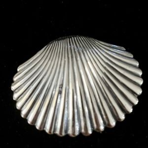 Vintage Silver clamshell pin